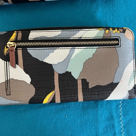 Fossil Crossbody and Wristlet Wallet - Picture 4 of 12